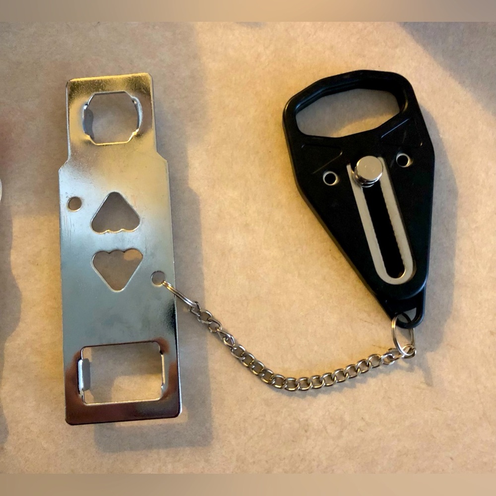 Portable door lock